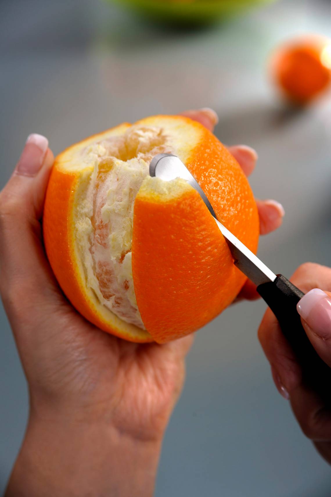 GEFU - Ingwer- und Orangenschäler MELANSINA - Orange schälen - Hände