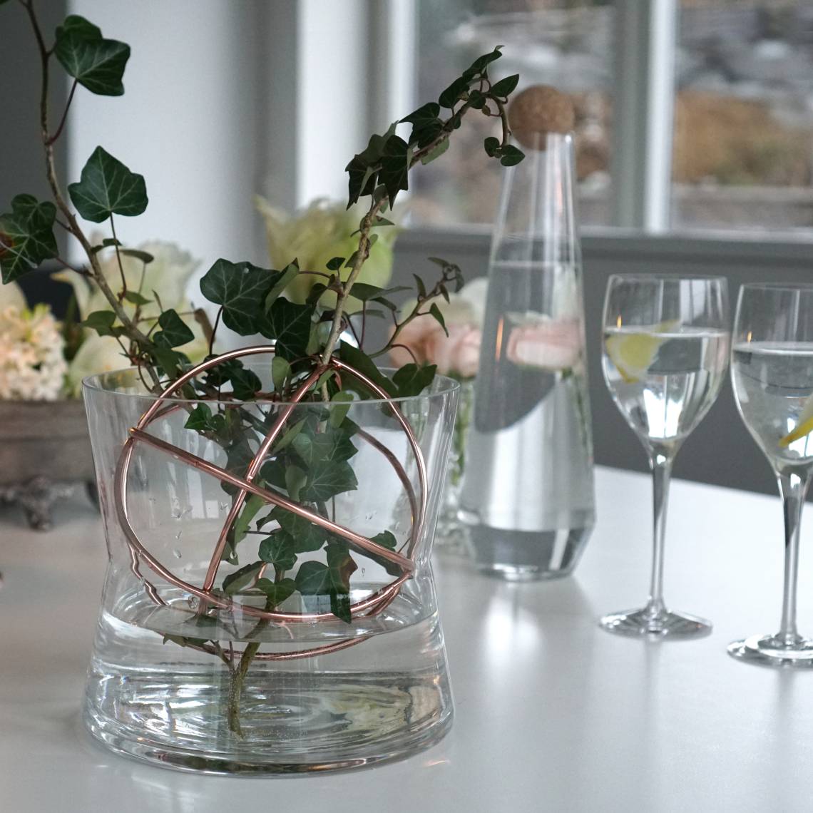 Außergewöhnliche Tischdekoration mit der Vase Sphere von Born in Sweden