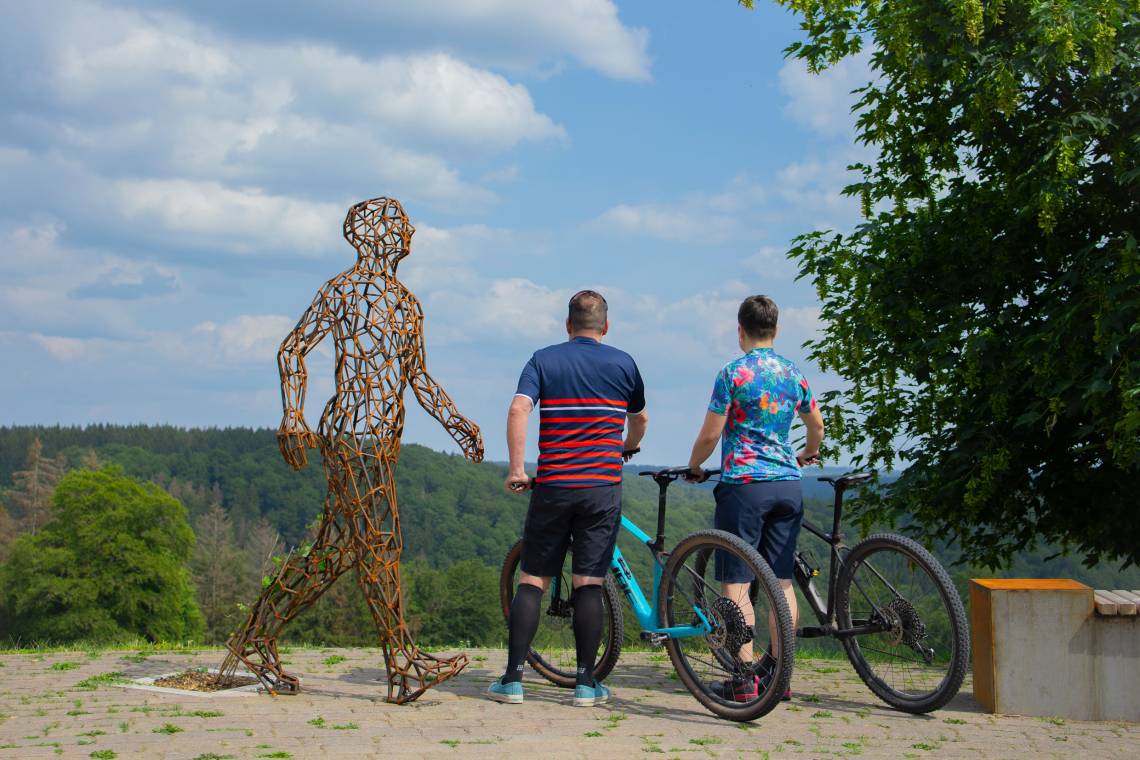 DJD - Kunst im Zeichen der Bewegung in Illmenau