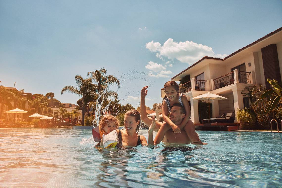 ELA Excellence Resort Belek - Familie im Pool