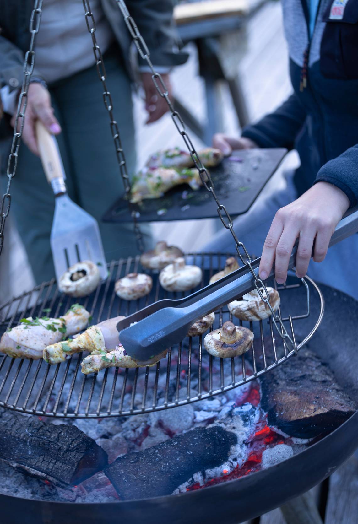 Opinel - Leichtes Wenden: Barbecue Zubehör mit komfortablen Griffen