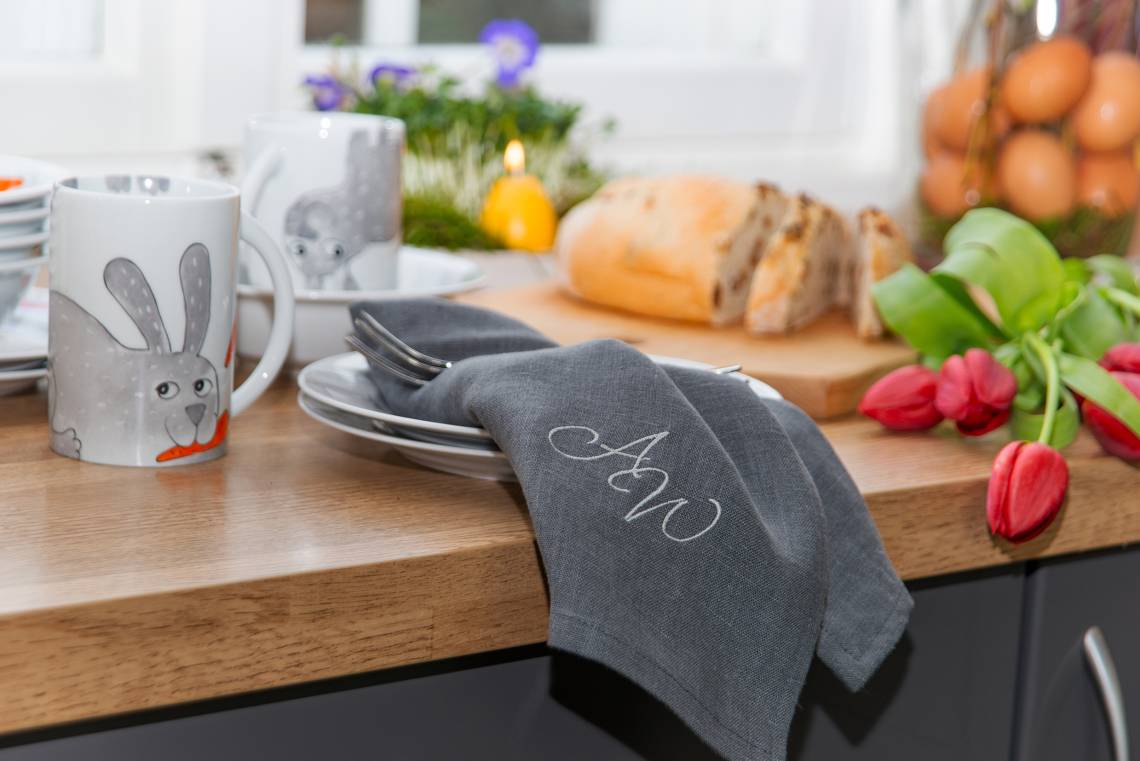 SchulzHomewear - Serviette grau - mit Signatur - Küchentheke