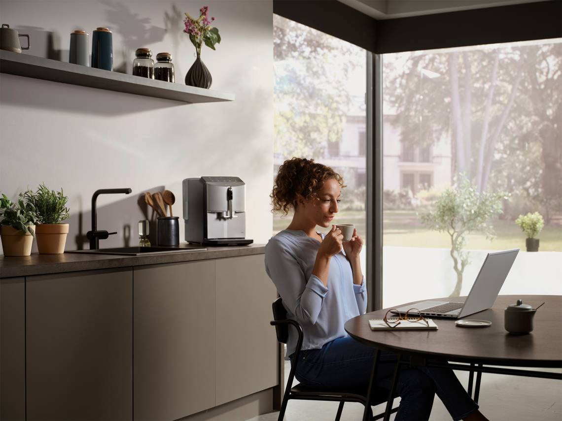 Stilvoller Kaffeegenuss auf Knopfdruck mit dem Siemens Kaffeevollautomat EQ300