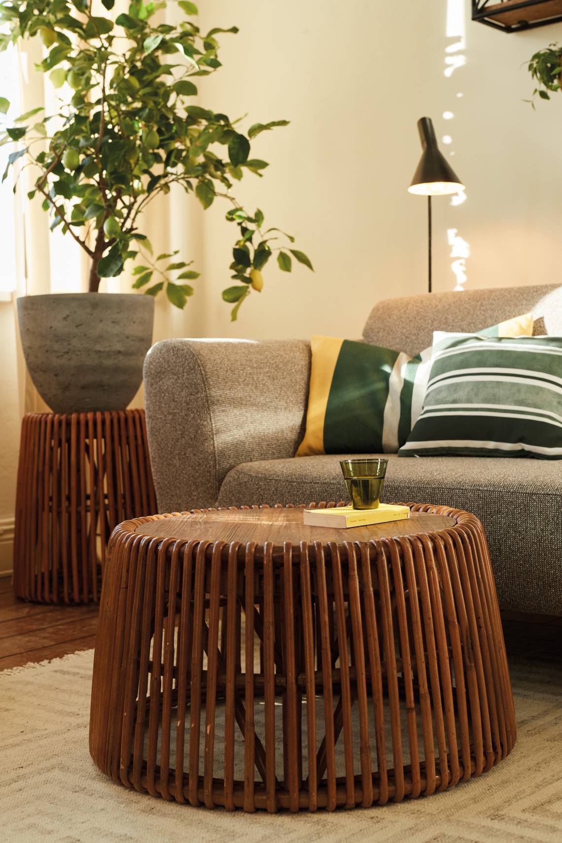 Tom Tailor Rattan Side Table mit Deko