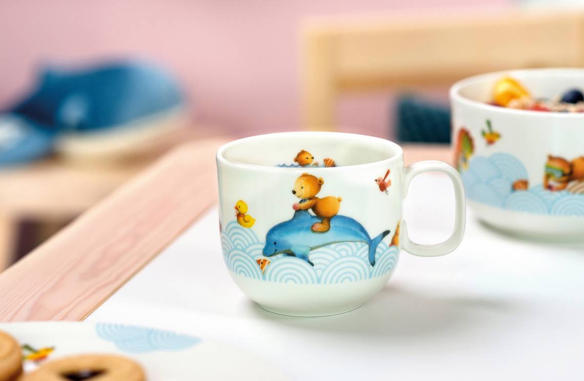 Villeroy & Boch - Happy as a Bear - Kinderbecher - Bär auf Delphin