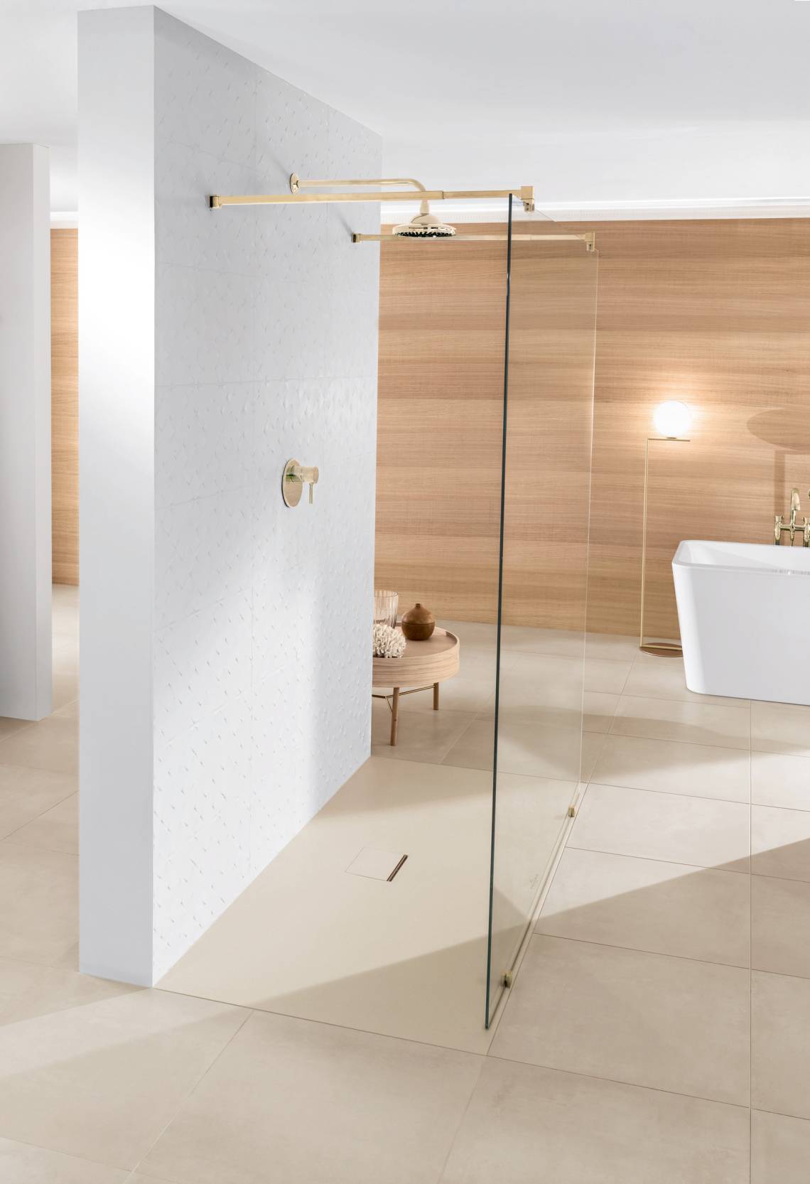 Villeroy & Boch - Duschboden in Beige - Bad mit Holzwänden