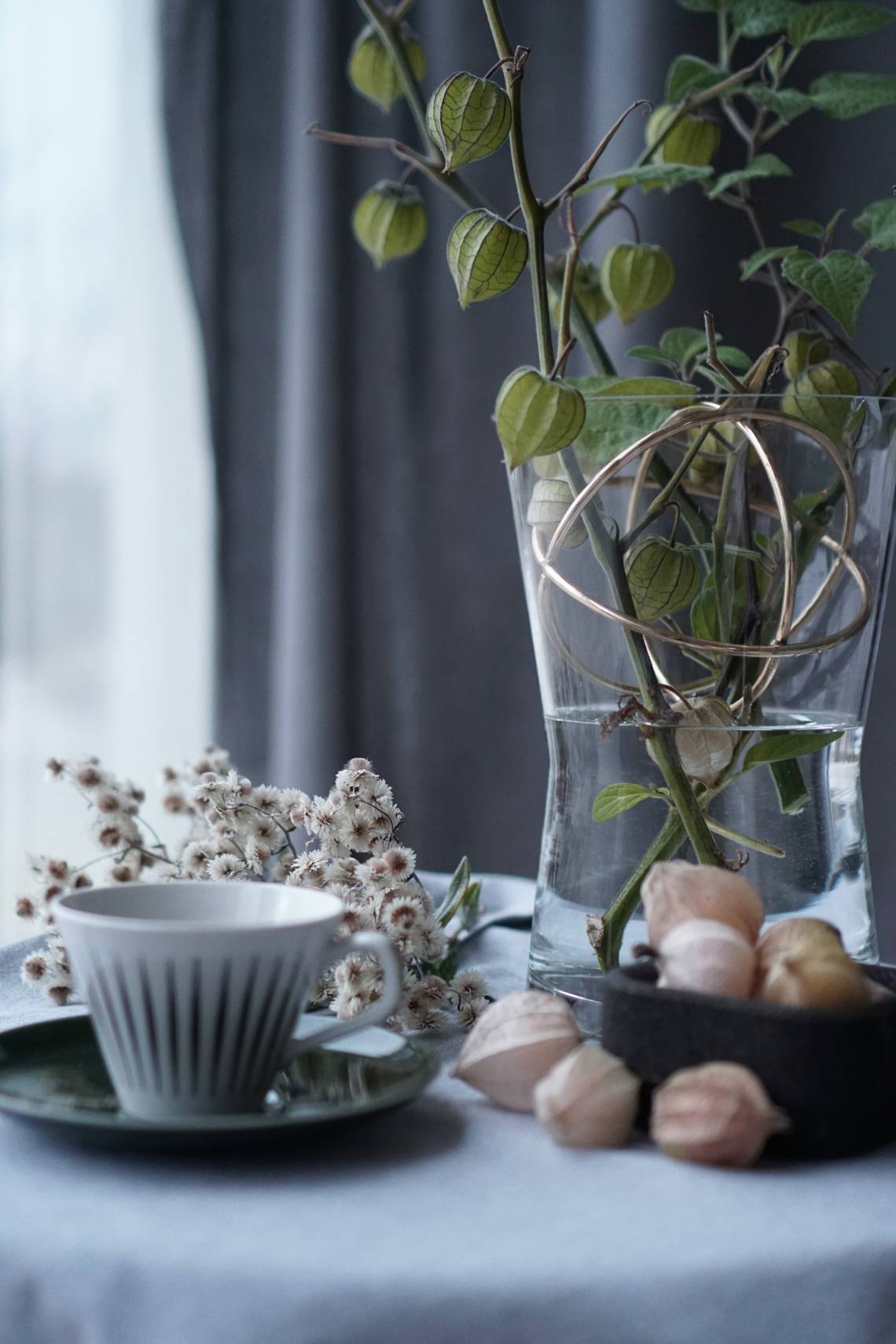 Physalis in der Vase Sphere von Born in Sweden