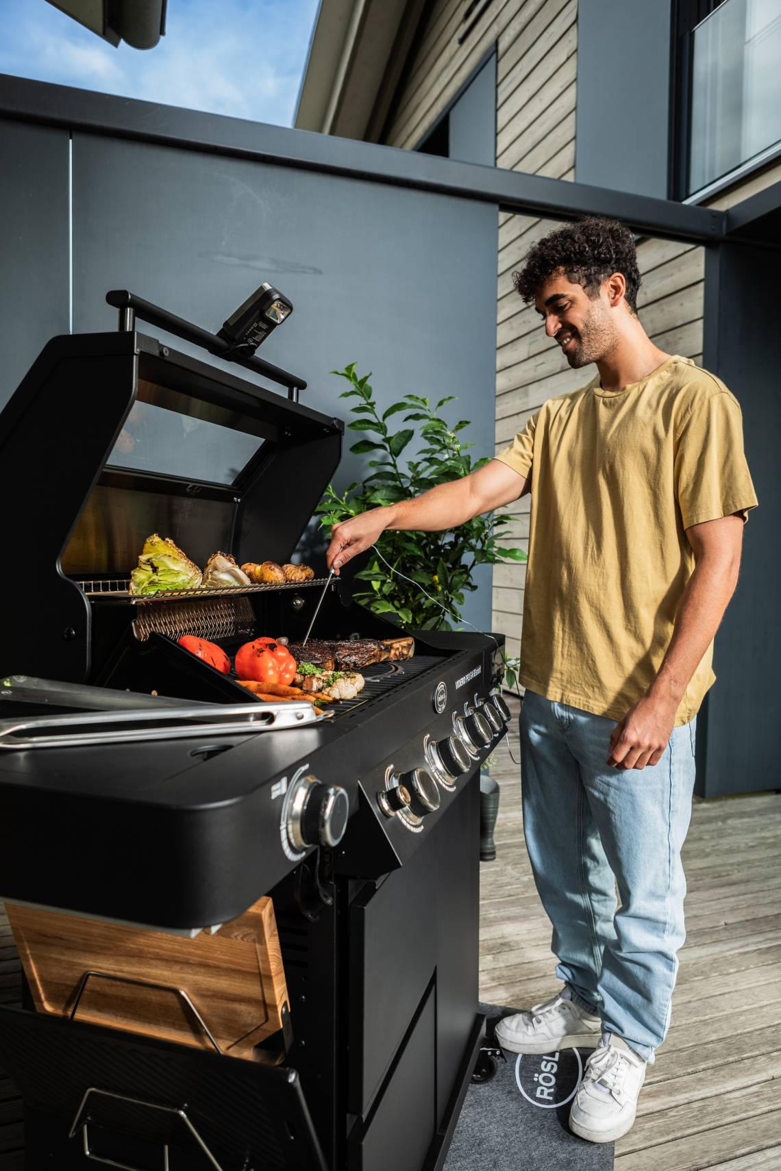 RÖSLE Gasgrill BBQ-Station Videro Pro G4-SB Smart Vario+