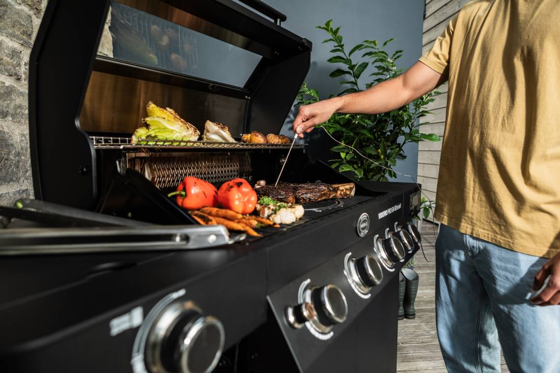 RÖSLE Gasgrill BBQ-Station Videro Pro G4-SB Smart Vario+