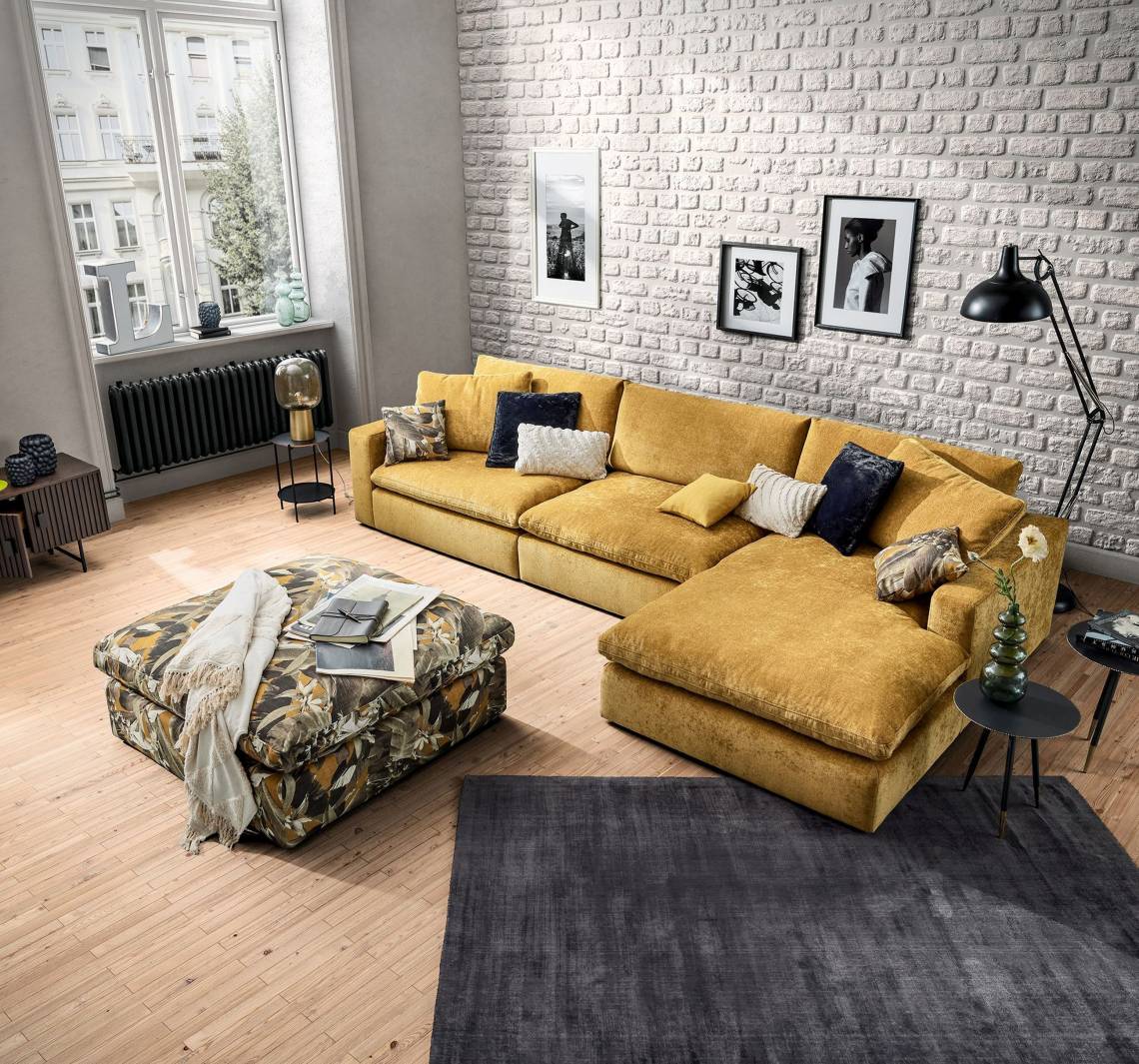 Styles United Palmdale Sofa & Hocker