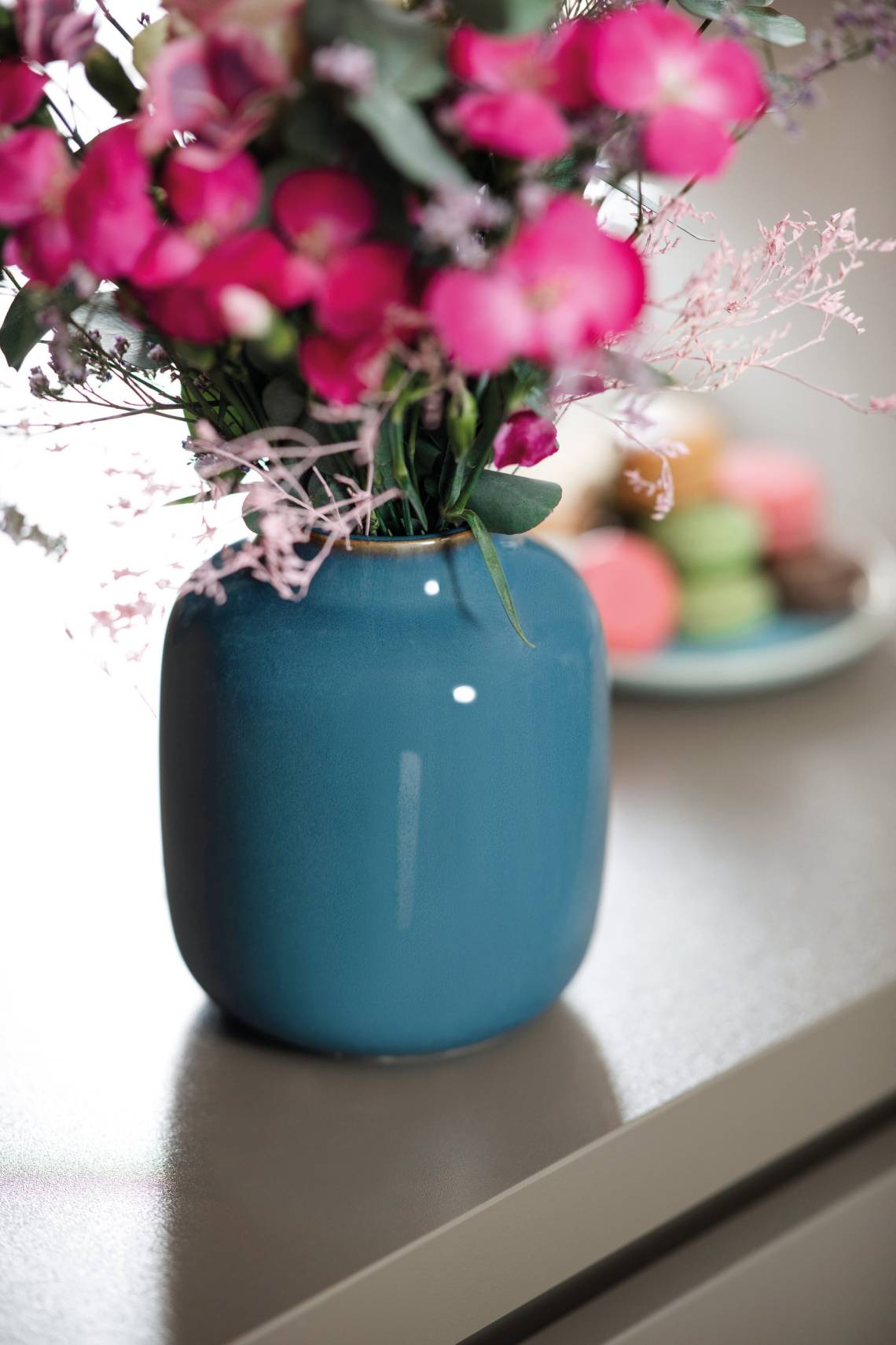 Villeroy & Boch - Lave Home Blumenvase Shoulder, blau - Blumenstrauß