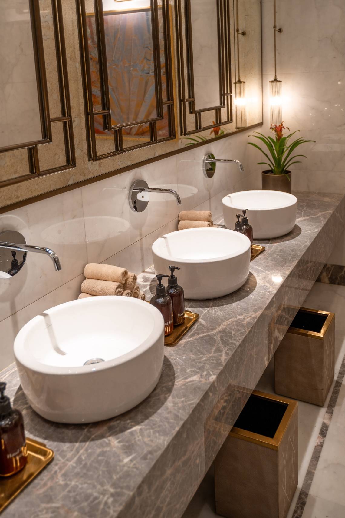 The Ritz-Carlton Hotel - Traum in Marmor: Waschtische von Villeroy & Boch