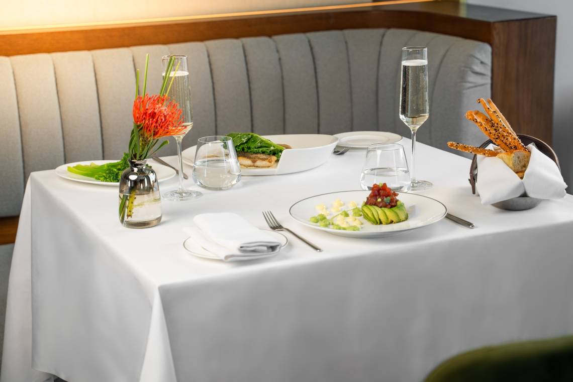 The Ritz-Cartlon Hotel - Fine Dining Table im Luxus-Restaurant Roberto's