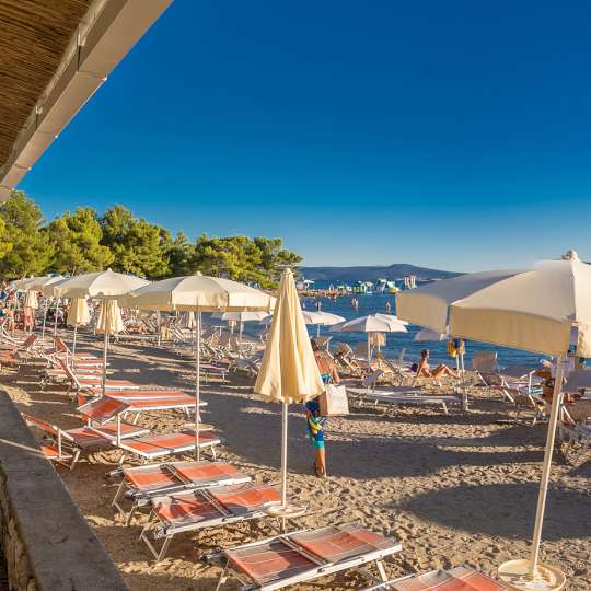 Kvarner Palace - Traumhafter Sandstrand mit Beach Bar