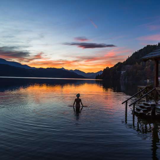 Romantik SPA Hotel Seefischer - Abkühlung nach der Seesauna im Millstätter See