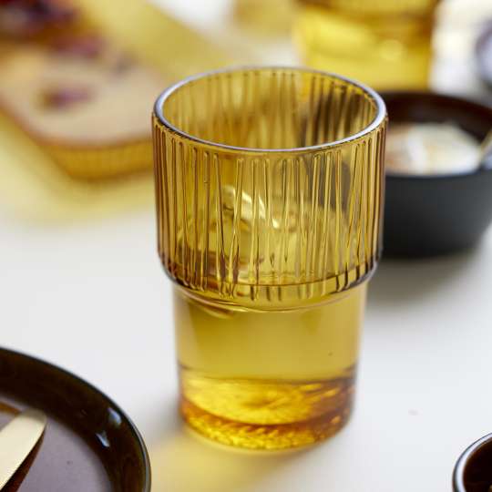 BITZ - Ein kühles Getränk im Kusintha Café-Glas, orange genießen