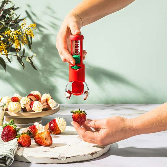 Dreamfarm - Schnell Erdbeeren präparieren mit Hullapit