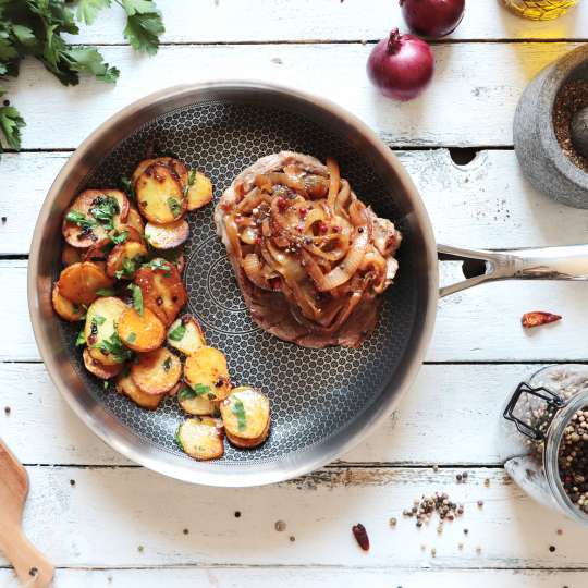 ELO - Köstliche Steaks braten mit Relief Evolution Bratpfanne