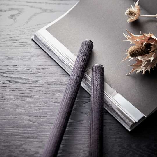 Engels Kerzen - Die textile Struktur der Duftstäbe SENTIMENTAL WEAVE verteilt den Duft optimal