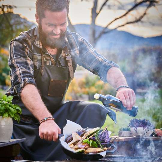 F.DICK Lederschürze inszeniert am Grill