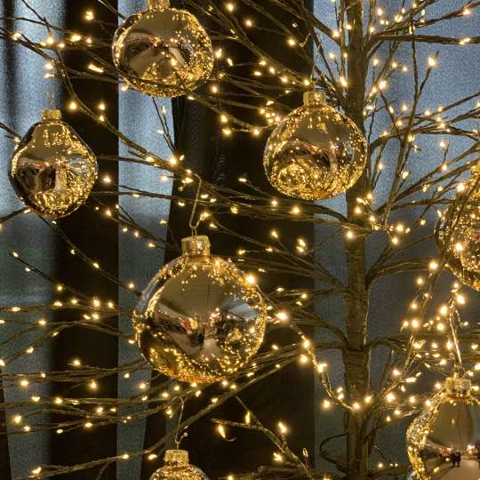 Heim Decor - Glänzen um die Wette: Organische Glaskugeln mit Christbaumlicht