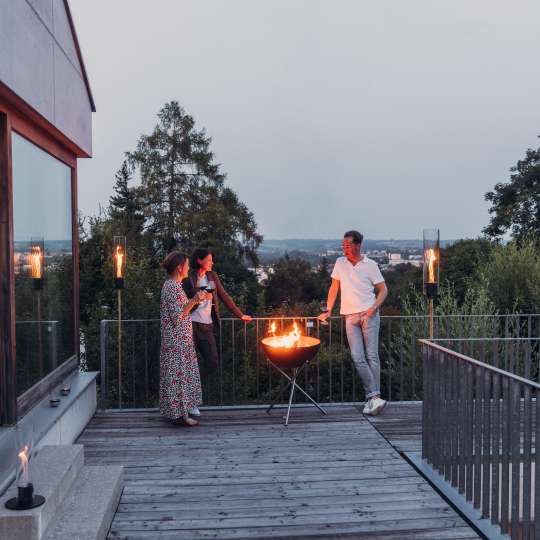 Höfats - Bowl 57 mit Dreibein - Feuerstelle auf der Terrasse