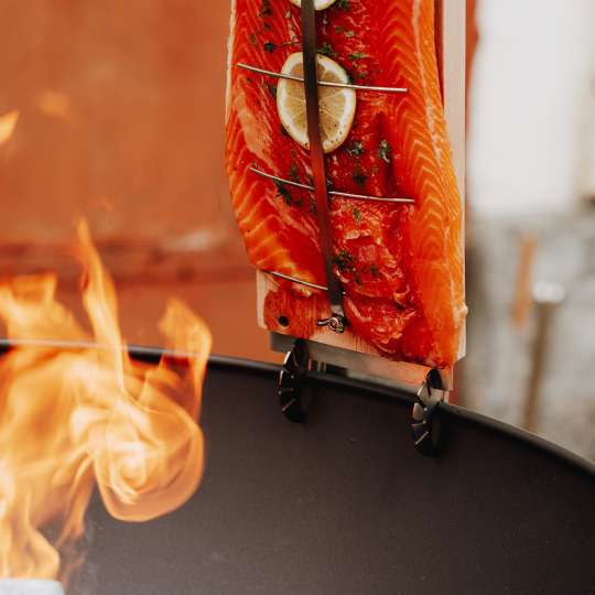 höfats - Aroma pur: Lachs an offener Flamme grillen