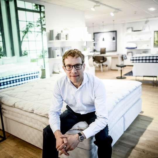 Geschäftsführer Christian Thiele im Hästens-Shop Düsseldorf