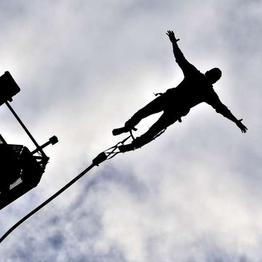 Jochen Schweizer - Bungee-Jumping vom Donauturm in Wien