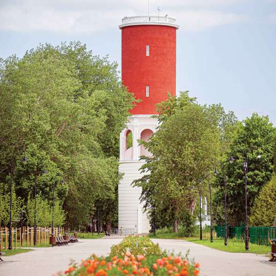 Historische Sehenswürdigkeit: Wasserturm im Landschaftspark von Kemeri