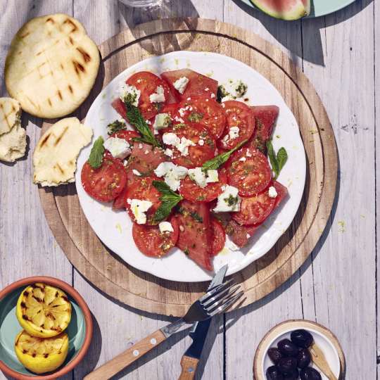 Carpaccio aus Wassermelone und Looye Joyn Tomaten mit Feta und Minze 