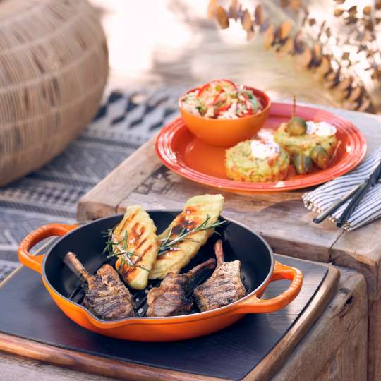 Le Creuset Grillpfanne Signature mit Lammkoteletts