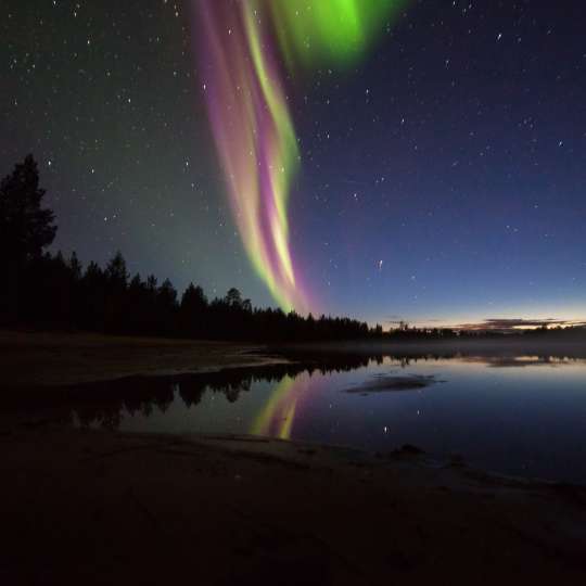 VisitFinland  Nordlichter über Nellim