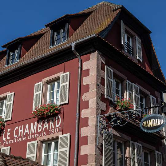 Charmante Fassade des 5-Sterne-Hotels Le Chambard