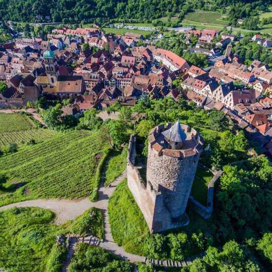 Wunderschöne Landschaft von Kaysersberg und mittendrin: Le Chambard