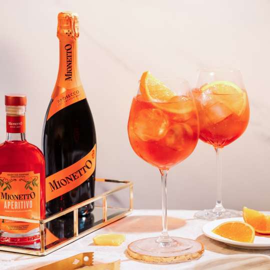 Der prickelnde Klassiker: Mionetto Aperitivo Spritz mit Alkohol