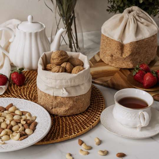 Nuts - Nüsse aufbewahren und servieren mit den Baumwoll-Korkbeuteln