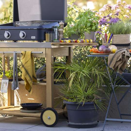 Terrasse urbaine mit dem Barbecue-Set von Opinel