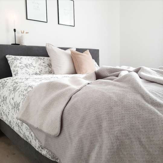 RIEMA - Macht das Bett noch gemütlicher: Bio-Kuscheldecke EMMA
