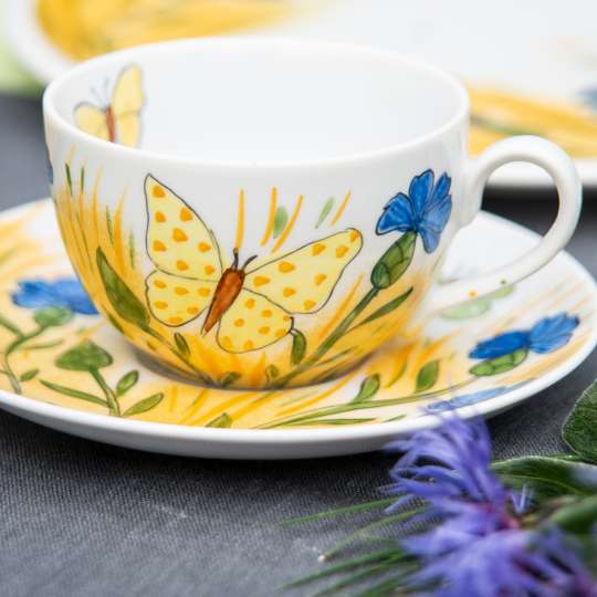 Schulz Homewear - Liebevoll handbemalt: Tasse mit Untertasse Kornblume