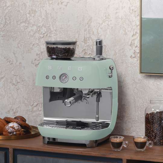 Smeg - Mit Siebträger-Espressomaschine EGF03 individuelle Kaffeewünsche erfüllen