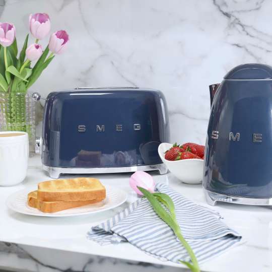 Smeg - Frühstücksgenuss der Extraklasse mit dem Toaster & dem Wasserkocher Navy Blue