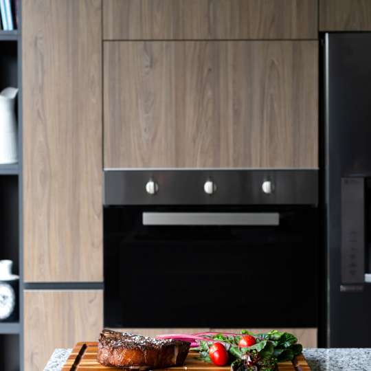 Teakhaus - Das Steak ansprechend anrichten mit Teakholzbrett Traditional