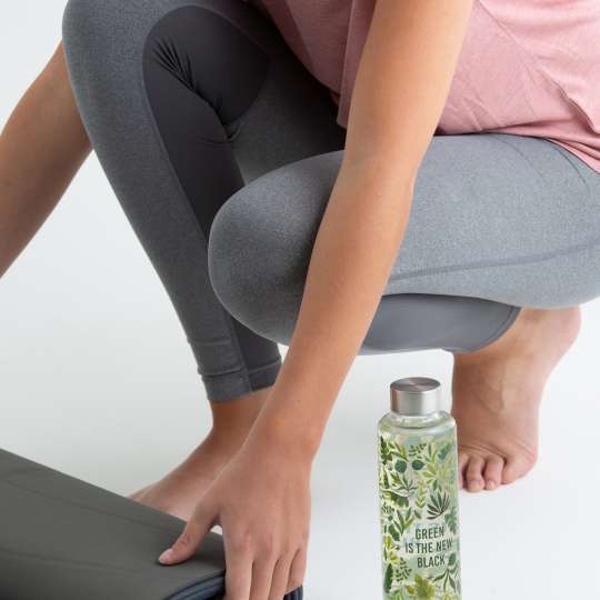 TYPHOON - PURE RANGE - Glas-Trinkflasche Green is the new black - Yoga