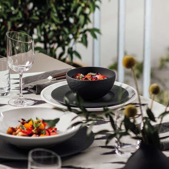 Villeroy & Boch - Tisch gedeckt mit Manufacture Rock, schwarz & weiß