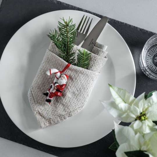 Villeroy & Boch - Schönes Detail: Der kleine Weihnachtsmann macht sich gut als Serviettenschmuck