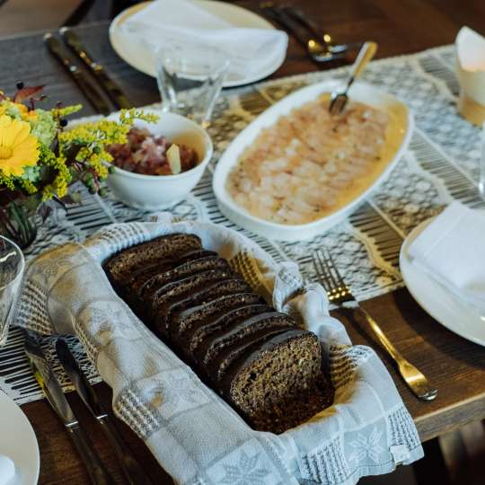 In Estland wird Roggenbrot mit den verschiedensten Speisen gereicht