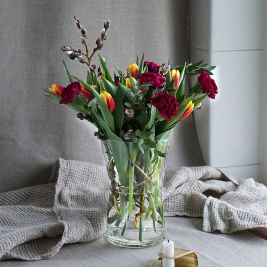 Blumenbouquet in der Vase Sphere von Born in Sweden.jpg