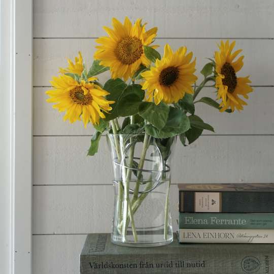 Sonnenblumen in der Vase Sphere von Born in Sweden