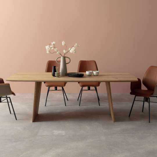 Contur - Coole Kombination: Tisch 3100 und Stühle Penthouse in Rost-Beige